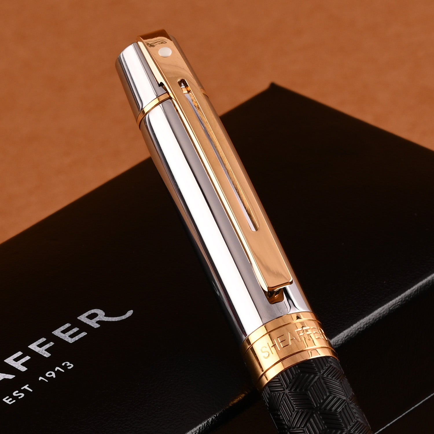Sheaffer 300 Fountain Pen - Engraved Black & Chrome GT Sheaffer
