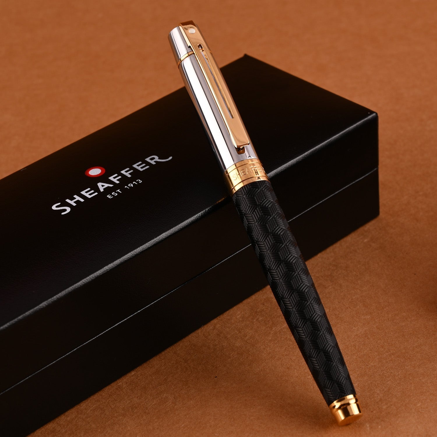 Sheaffer 300 Fountain Pen - Engraved Black & Chrome GT Sheaffer