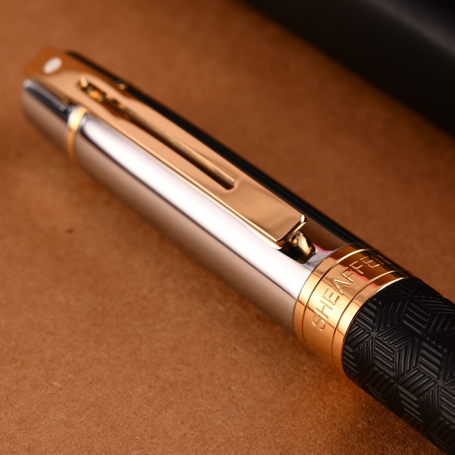 Sheaffer 300 Fountain Pen - Engraved Black & Chrome GT Sheaffer