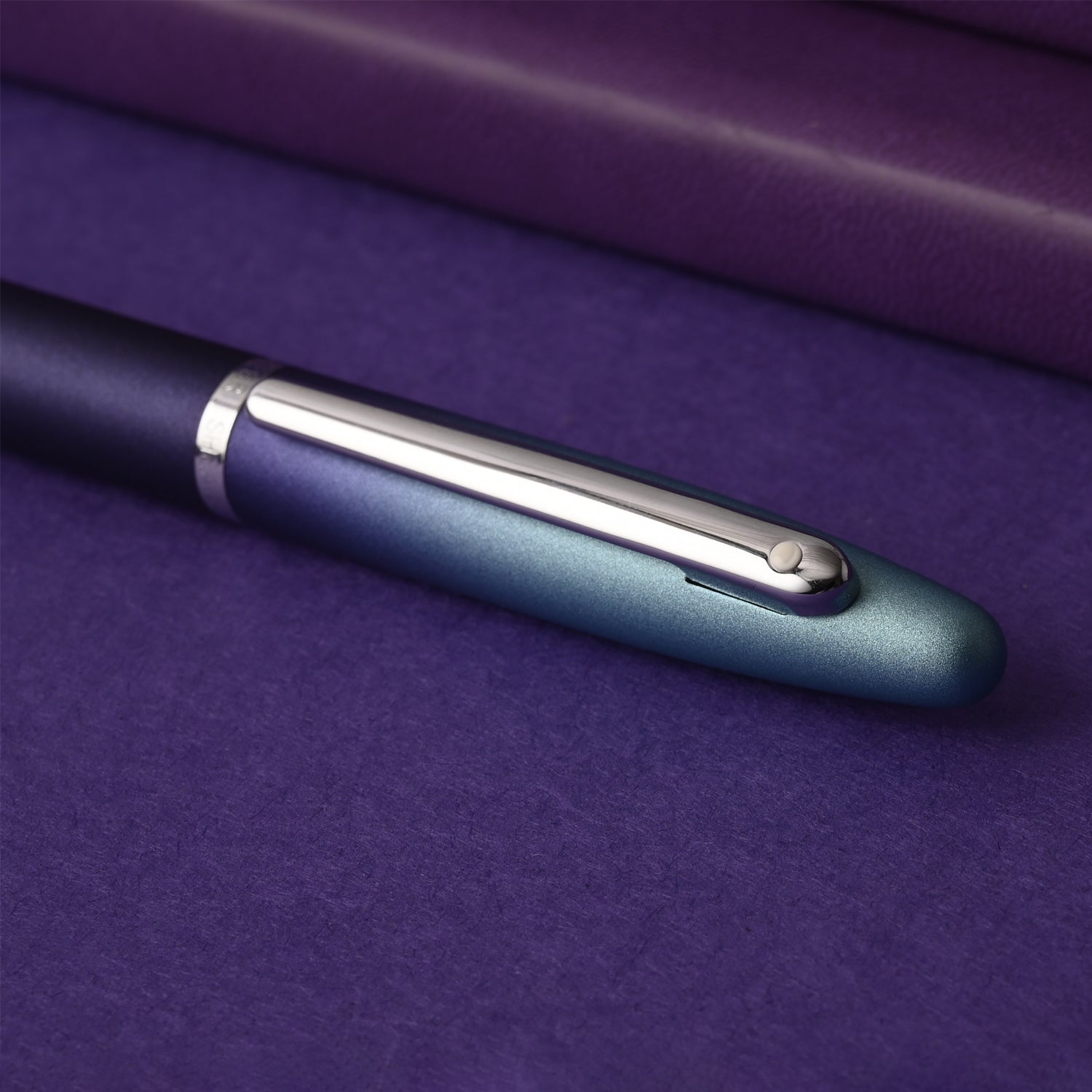 Sheaffer Expressions VFM Fountain Pen - Blue & Purple Pearlised Gradient CT Sheaffer