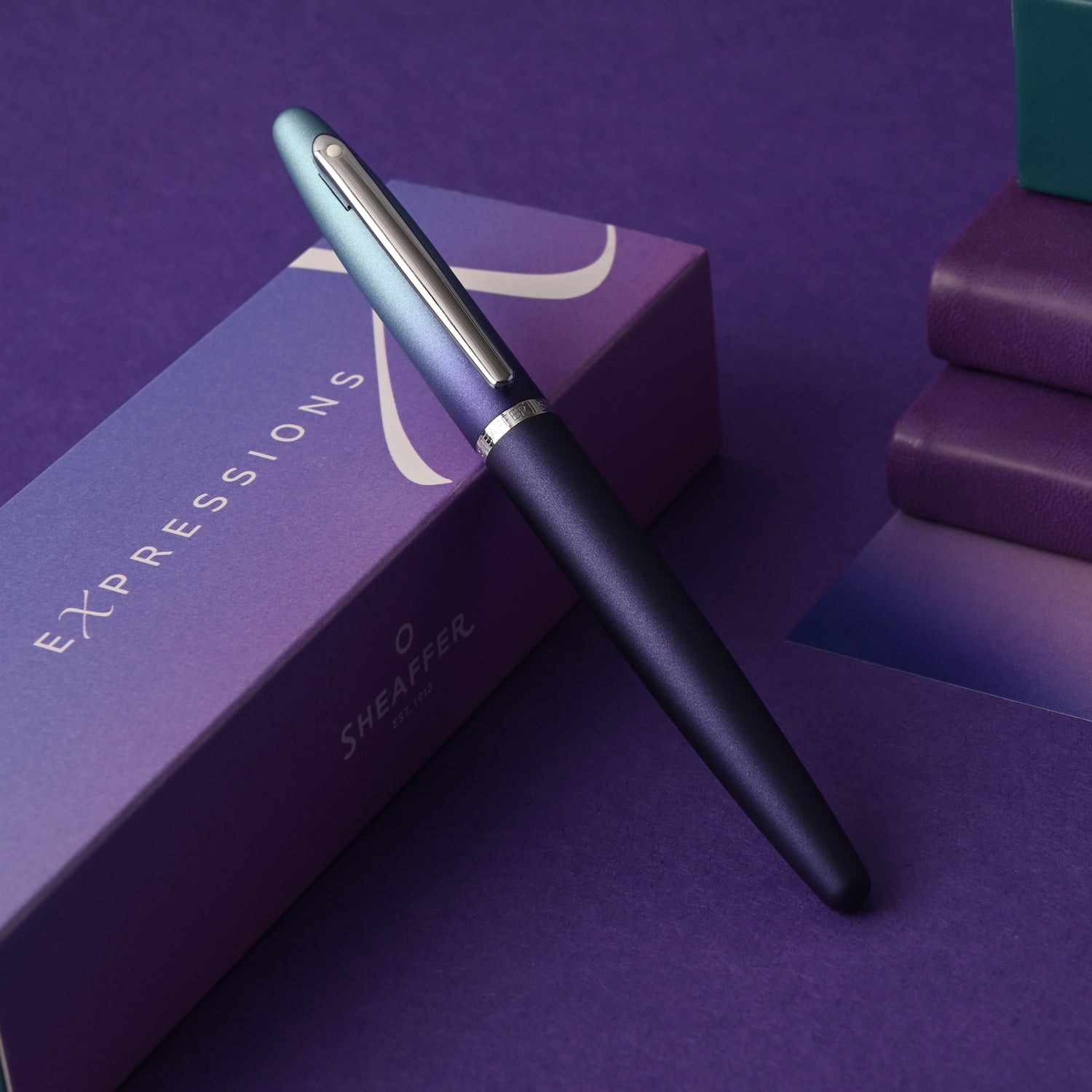 Sheaffer Expressions VFM Fountain Pen - Blue & Purple Pearlised Gradient CT Sheaffer