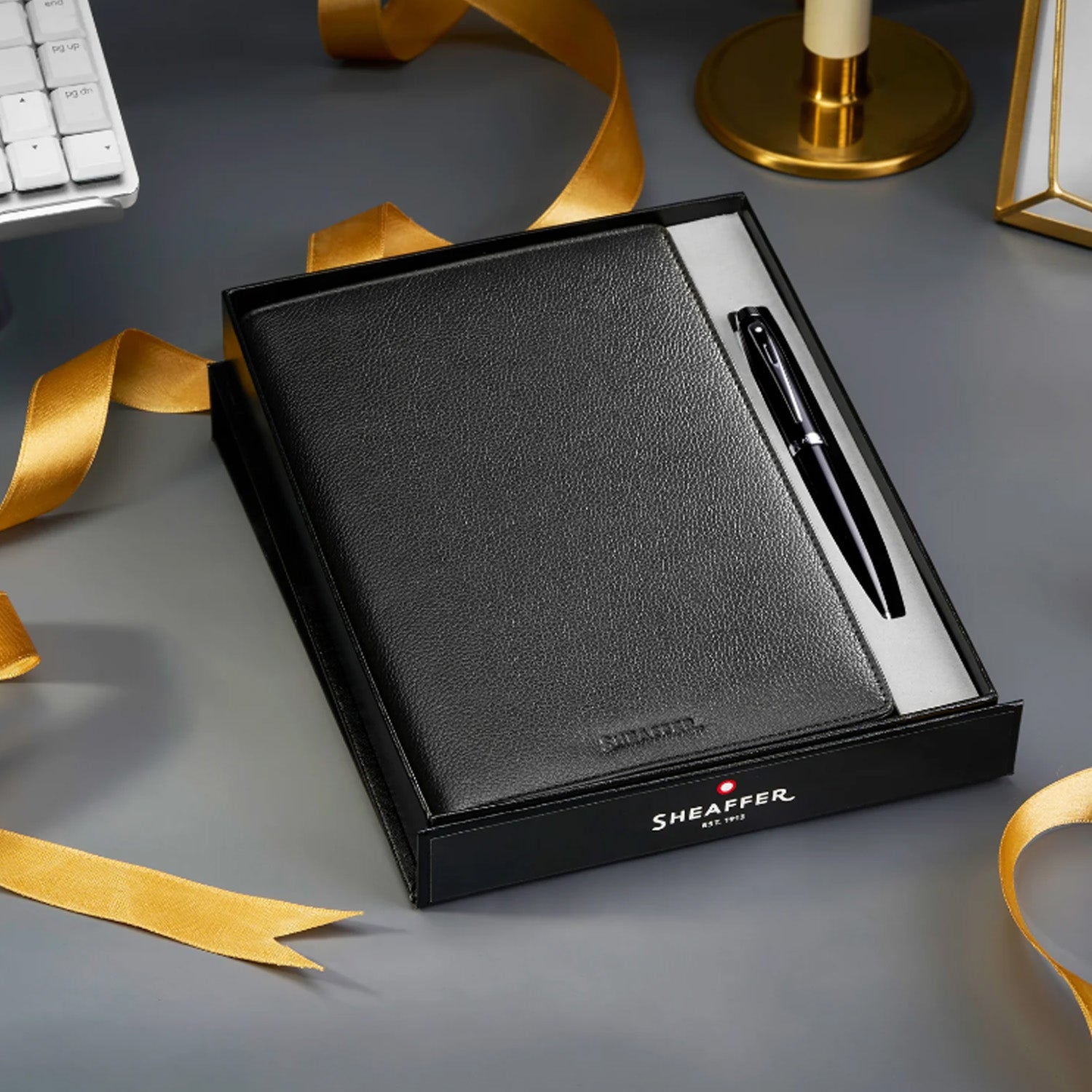 Sheaffer Gift Set - 100 Series Glossy Black CT Ball Pen with Leather Black Notebook Sheaffer