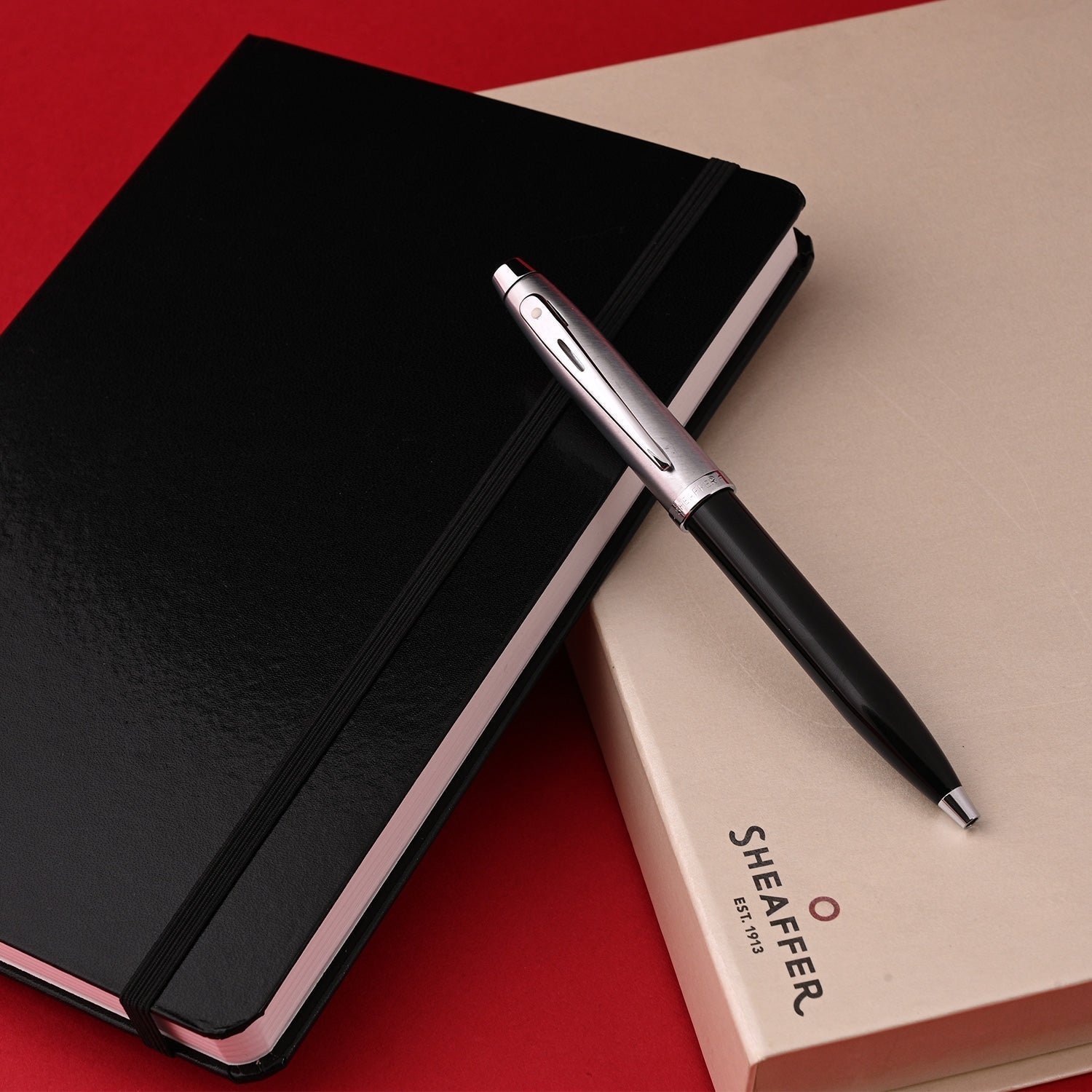 Sheaffer Gift Set - 100 Series Black & Brushed Chrome Ball Pen with A5 Black Notebook Sheaffer